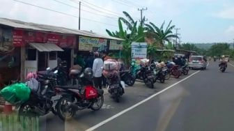Pilih Beristirahat di Bahu Jalisum Kalianda, Pemudik Sepeda Motor: Jika Konvoi Terasa Lebih Aman