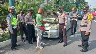 Kronologi Mobil Terbakar di Depan Kantor OJK Kota Jogja, Tak Ada Korban Jiwa