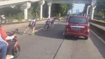 Netizen Kecam Para Pemain Sepatu Roda yang Marathon di Tengah Jalan Raya: Tau Tempat