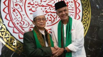 Ganjar Temui Tokoh Ulama Besar di Makassar