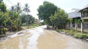 Jalan Pekkae - Takkalalla Mirip Sungai Saat Dikunjungi, Gubernur Sulsel: Bersama Kita Selesaikan