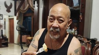 Digelar Secara Sederhana, Ini 6 Momen Ultah Indro Warkop Ke-64 Tahun