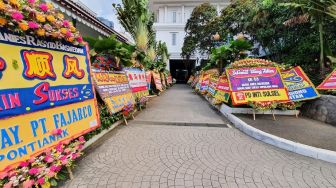 Balai Kota DKI Banjir Karangan Bunga untuk Anies, Ucapan dari Mantan PSI dan Doa untuk RI 1