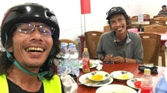 Sepenggal Kisah Mudik Fotografer Veri Sanovri, Gowes Sepeda Serpong-Palembang: Sempat Dikira Bule
