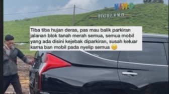 Gegara Hujan Mobil Ini Terjebak di Parkiran Wisata Nimo Highland, Netizen: Niat Healing Malah Pusing