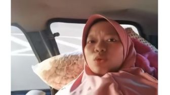 Wanita Tunjukkan Dirinya Duduk di Bangku Belakang Mobil, Endingnya Plot Twist