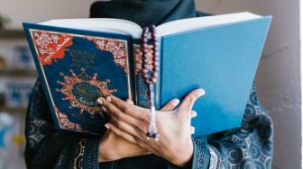 10 Bacaan Doa Sehari Hari yang Bisa Diamalkan: Memohon Ilmu Bermanfaat hingga Setelah Baca Al-Quran