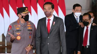 Jokowi Izinkan Buka Masker di Ruang Terbuka Saat 3.898 Orang Masih Positif Covid-19