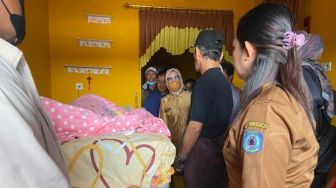 Duka Petrus Bertambah, Jenazah Istri Disemayamkan di Rumah karena Kepungan Banjir di Bontang