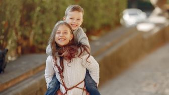 5 Hal yang Sering Dianggap Sebagai Beban oleh Anak Pertama, Setuju?