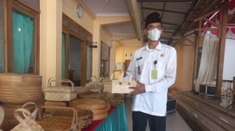 Ramah Lingkungan, Warga Muntuk Produksi Perkakas dari Bambu Pengganti Plastik