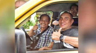 Gubernur Sumut Edy Rahmayadi Pulang ke Rumah Naik Angkot dan Jamu Sopirnya, Warganet Bilang: The Next Presiden!