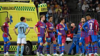 Detik-detik Bek Barcelona Ronald Araujo Kolaps di Lapangan, Dilarikan ke Rumah Sakit