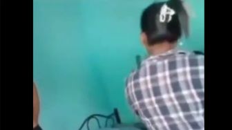 Viral Video Emak Gerebek Anak Ceweknya Bersama 3 Cowok di Kosan