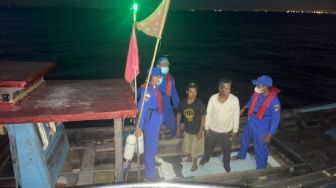 Sempat Hilang Kontak, Dua Orang Nelayan Karimun Terombang Ambing di Laut Diselamatkan Satpolairud