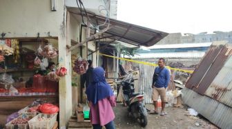 Sejumlah Pedagang Kembali Berjualan Dekat Area Pasar Ciputat Usai Kebakaran