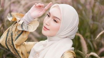 Bagikan Video Jalan Kece, Gaya Kasual Melody Prima dan Nina Zatulini Nggak Ada Obat