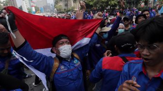 Peringati May Day, Massa Buruh Geruduk Kawasan Patung Kuda