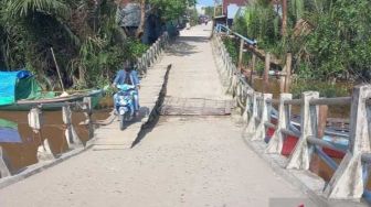 Jembatan Sungai Piring Indragiri Hilir Memprihatinkan, Pemda Klaim Masih Bisa Dilewati