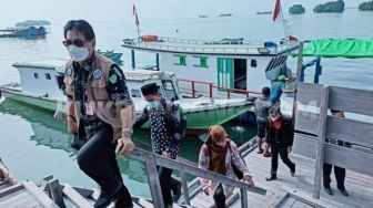 Disdikbud Siasati Sewa Kapal Pakai Dana BOS  untuk Para Pengajar Agar Pendidikan di SD Negeri 011 tetap Berjalan