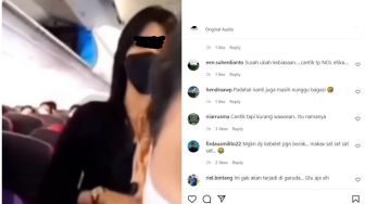 Viral, Ditegur Ibu-ibu karena Tak Mau Antri Turun Pesawat, Perempuan Ini Justru Bilang Bacot, Netizen: Cantik Nol Etika