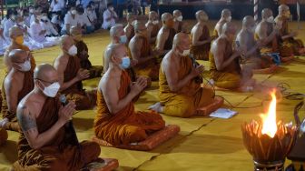 Apa itu Api Dharma Waisak? Api Abadi dari Mrapen Grobogan bagi Umat Buddha