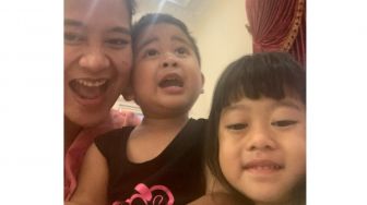 Kahiyang Ayu Pamer Foto Selfie Bareng Anak-anaknya, si Bungsu Bikin Salfok