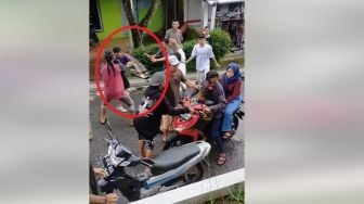 Heboh Pemotor Honda BeAT Jadi Sasaran Amuk Pemain Kuda Lumping di Jalan, Publik: Merusak Citra Seni Saja