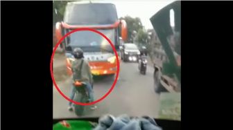 Viral Adu Garang Suara Klakson Telolet Bus vs Knalpot Motor Sport di Jalan, Lawan Arah Jadi Pemicunya