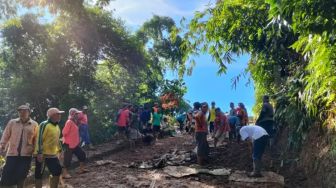 Dua Rumah Warga Magetan Rusak Tertimpa Tanah Longsor, Enam Lagi Tersapu Angin