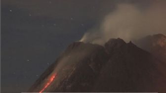 Update Merapi, Luncurkan Enam Kali Guguran Lava Jarak Luncur Maksimum 1500 Meter ke Arah Barat Daya