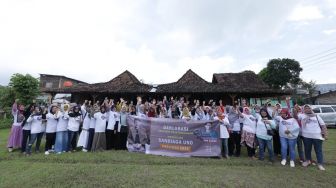 Konsisten Kembangkan Produk Lokal Hingga Petani, Sandiaga Dapat Dukungan dari Emak-emak di Temanggung