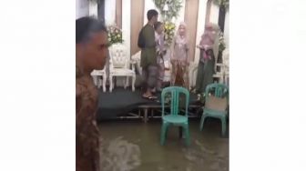 Viral Pernikahan di Total Persada Tangerang Tergenang Banjir, Pengantin Malah Banjir Pujian