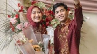 Selamat! Bintang Emon dan Alca Octaviani Resmi Tunangan