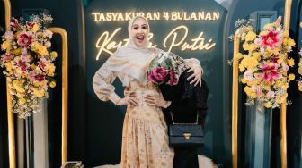Penampilan Anak Sambung Jadi Sorotan, 5 Momen Syukuran Empat Bulanan Kartika Putri