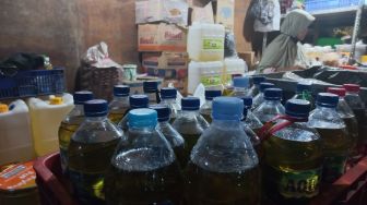Stok Minyak Goreng Curah di Pasar Beringharjo Melimpah, Surati: Harga Sudah Sesuai HET