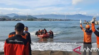 Tim SAR Cari Dua Awak Kapal KM Frikenra Hilang di Selat Malaka