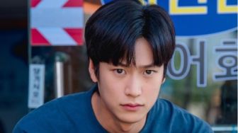 Na In Woo Tampil Putus Asa di Cuplikan Baru dalam Drama "Jinxed At First"