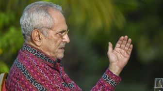 Presiden terpilih Timor Leste José Ramos Horta menjawab pertanyaan saat wawancara di kawasan Pantai Largo de Lecidere, Dili, Timor Leste, Selasa (17/5/2022).  ANTARA FOTO/Galih Pradipta
