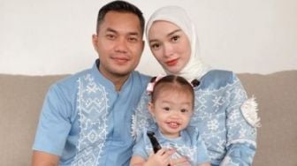 Zaskia Gotik Pamerkan Kelucuan Anaknya di TikTok, Netizen Julid: Kok Mirip Vicky Prasetyo