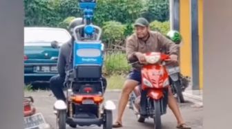 Viral! Petugas Google Maps Tanya Jalan Sama Orang Sekitar, Netizen: Dia yang Bikin, Dia yang Nyasar