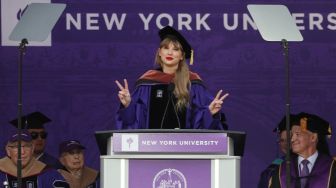Dapat Gelar Doktor Kehormatan, Ini 7 Pesan Inspiratif Taylor Swift di Pidato NYU