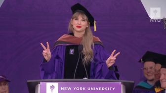 Banyak Prestasi, Taylor Swift Terima Gelar Doktor dari New York University