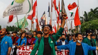 Lawan Praktik KKN, Mahasiswa Geruduk Gedung DPR