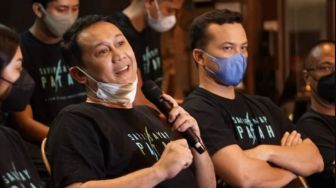 Peran Denny Siregar di Film 'Sayap-Sayap Patah', Berani Gaet Ariel Tatum!