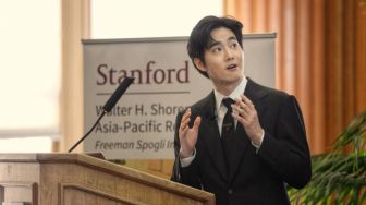 Suho EXO Jadi Pembicara di Standford University, Bicara Tentang Hallyu