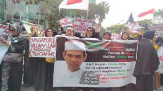 Marah Ustaz Abdul Somad Diusir, Ribuan Umat Islam Geruduk Konjen Singapura di Medan