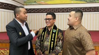 Wagub Sumbar Tunjuk Arief Muhammad Jadi Duta Nasi Padang, Ditantang Buka Rumah Makan