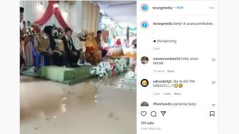 Viral Resepsi Pernikahan Dikepung Banjir, Ada yang Jadi 'Sawah'