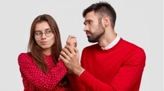 4 Tips Mengatasi Rasa Kecewa pada Pasangan